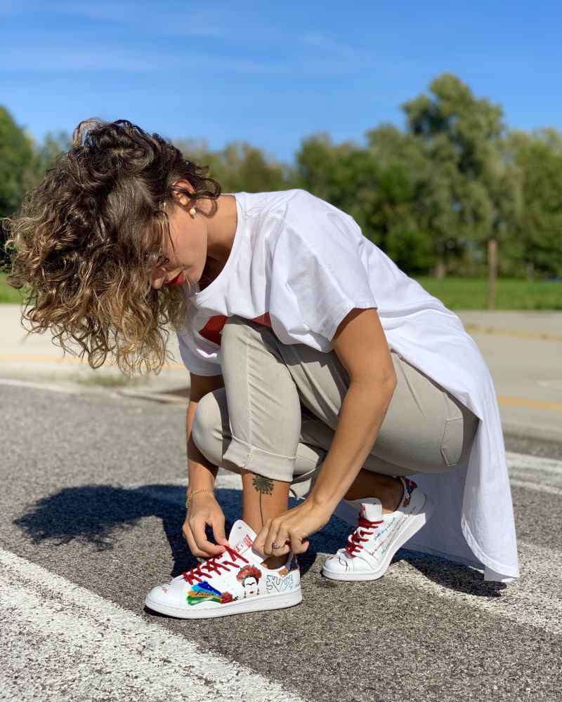 scarpe Frida Kahlo indossate